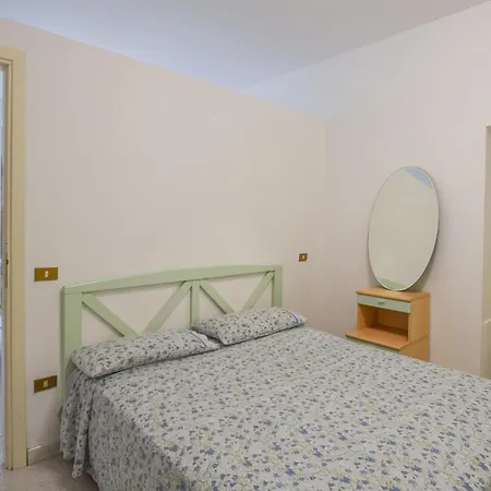 2 Bedroom Lovely In Soverato Lägenhet Soverato Marina